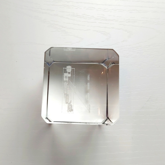 Clear glass paperweight I love New York cityscape - Picture 8 of 9